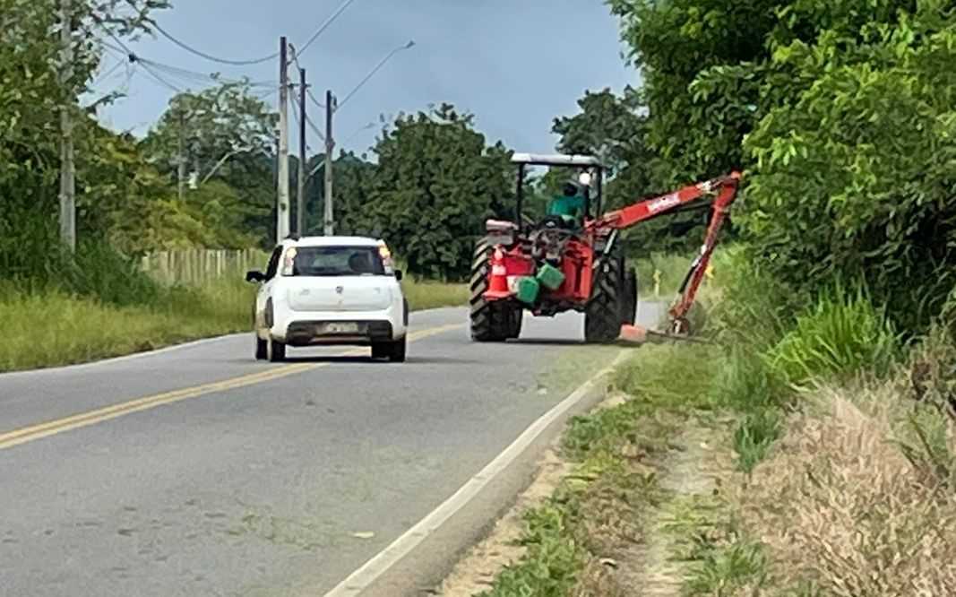 Camacã: Prefeitura intensifica Limpeza, manutenção de ruas e roçadeira na rodovia que liga o trevo